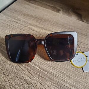 Ellure Oversized Sunglasses